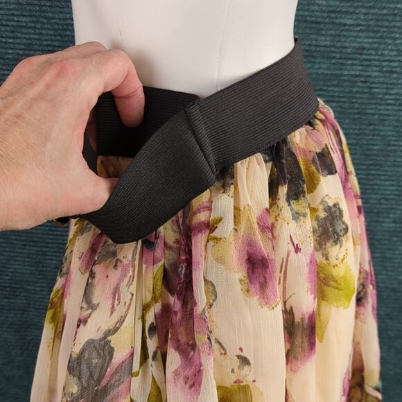 Charlotte Russe Floral Mini-skirt, Leaf Belt Buckle - Picture 10 of 14